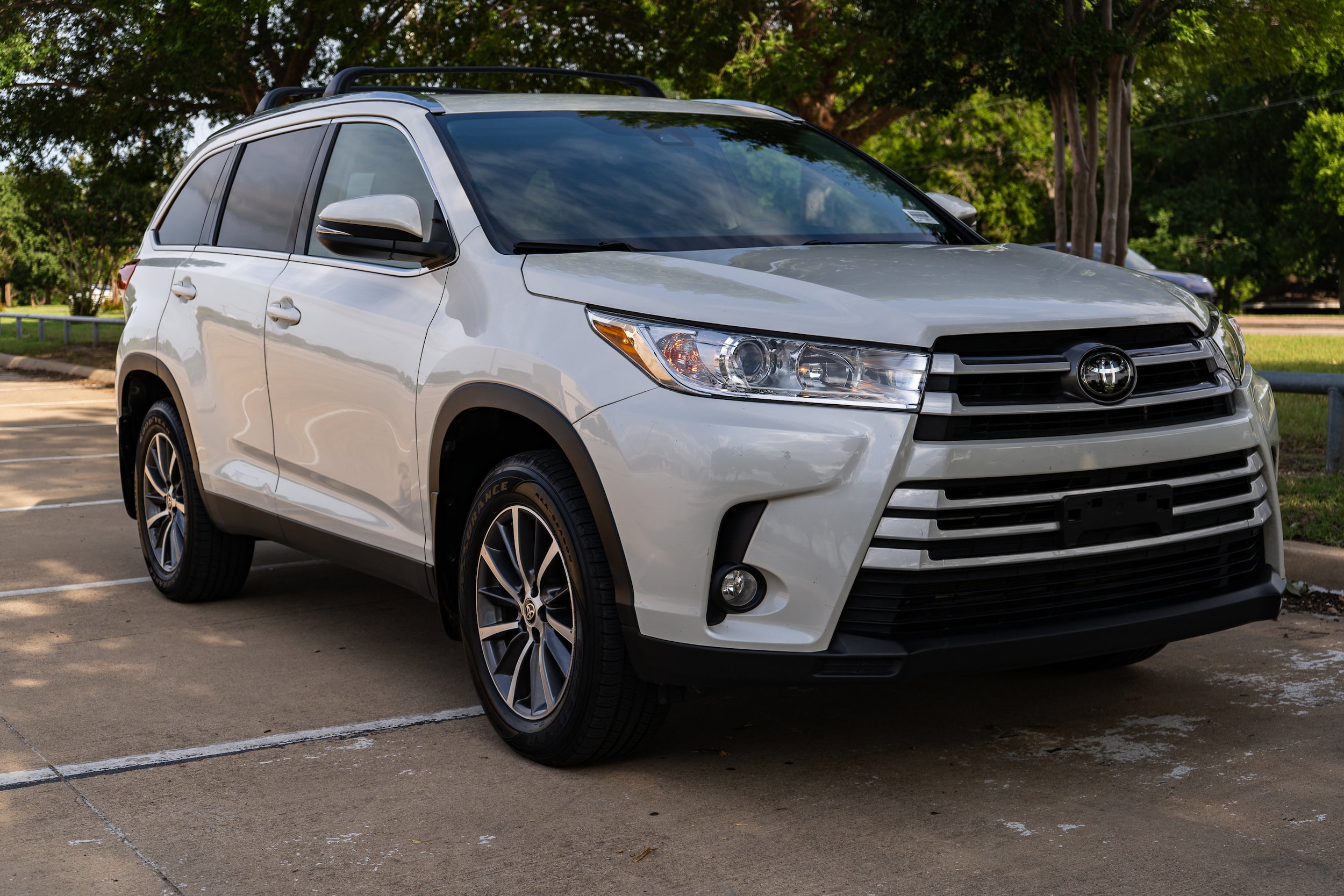Used 2019 Toyota Highlander XLE with VIN 5TDJZRFH6KS627748 for sale in Mckinney, TX