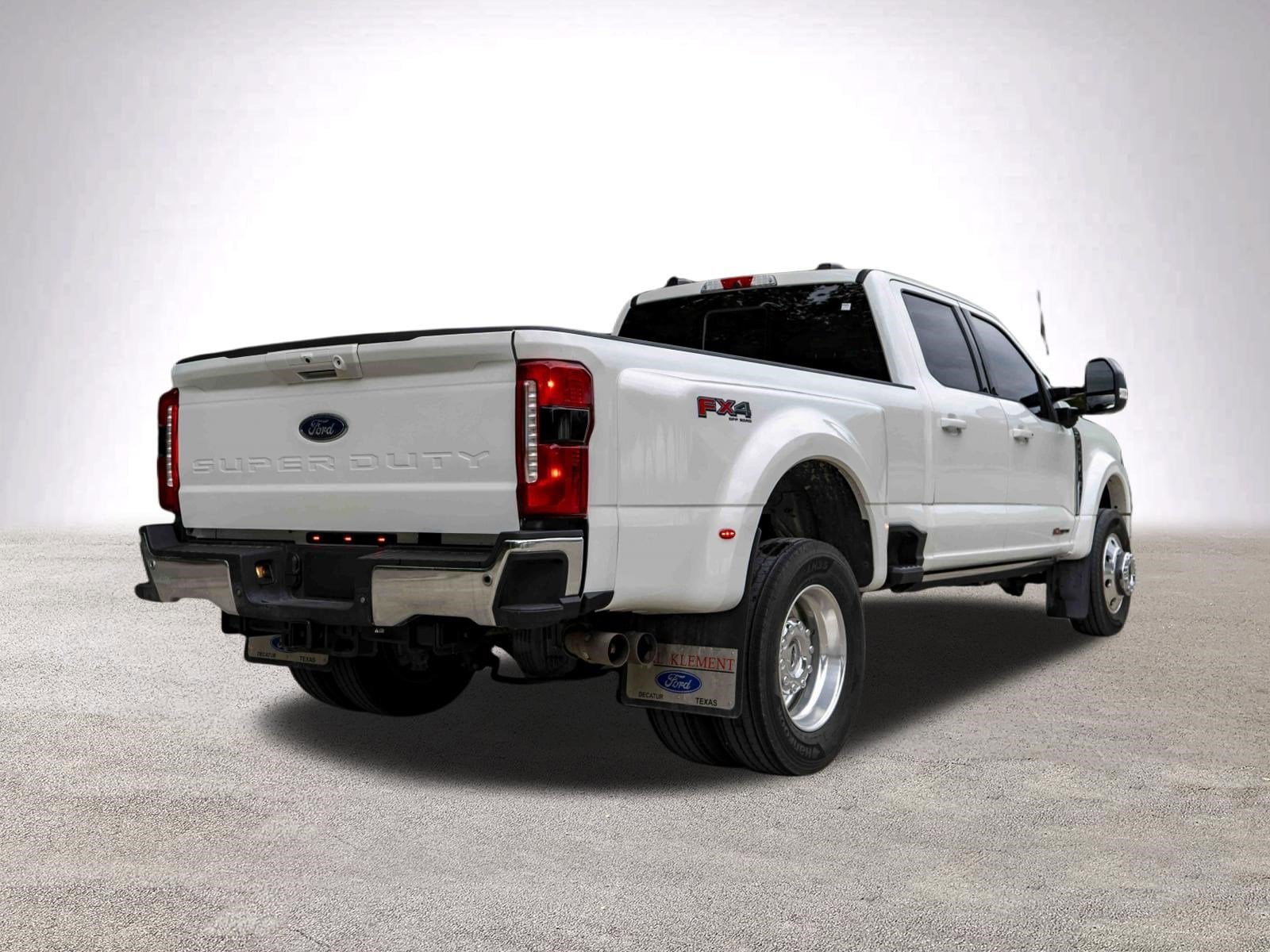 2025 Ford Super Duty F-450 DRW LARIAT photo 3