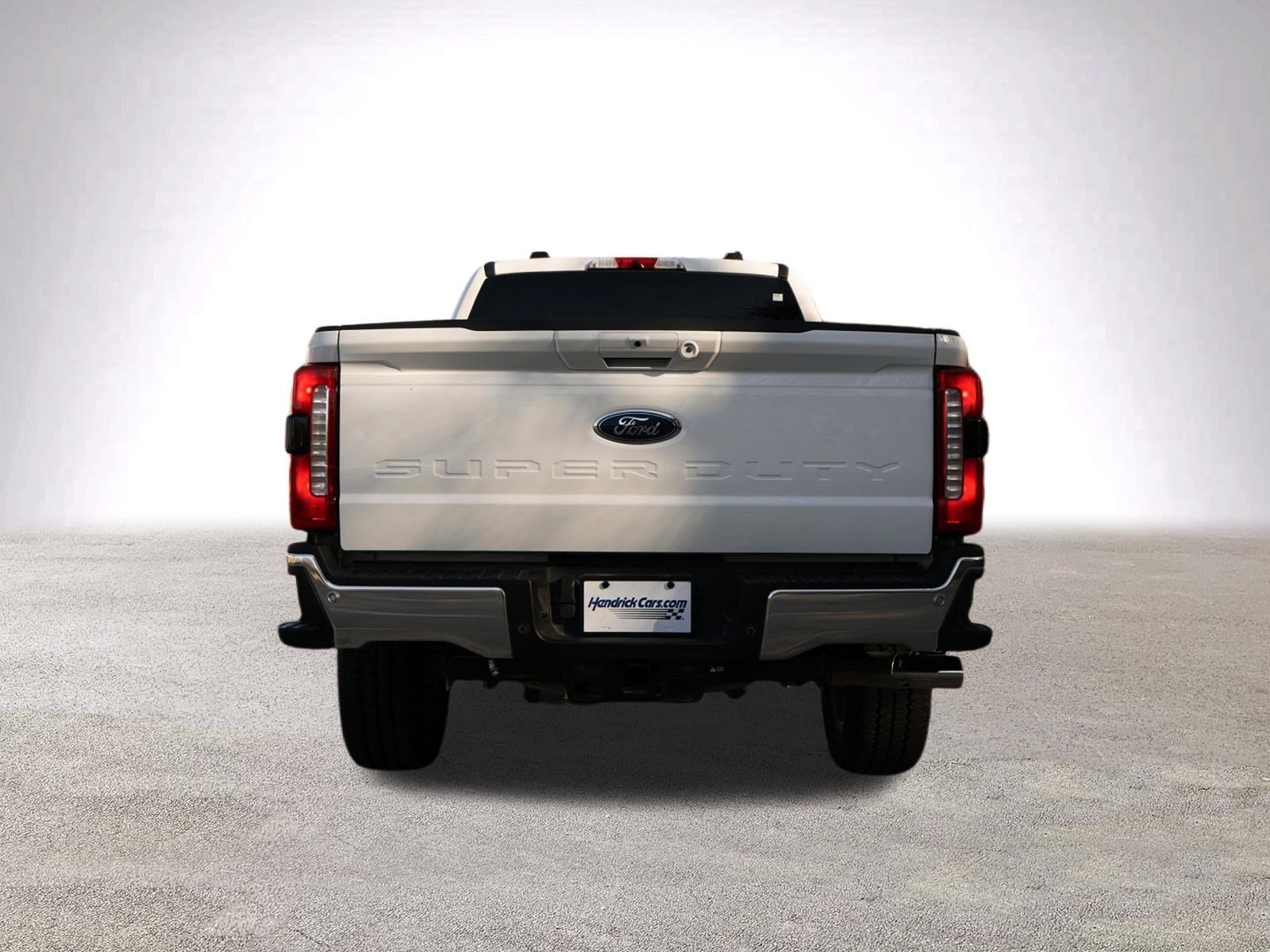 2025 Ford Super Duty F-250 SRW LARIAT photo 6