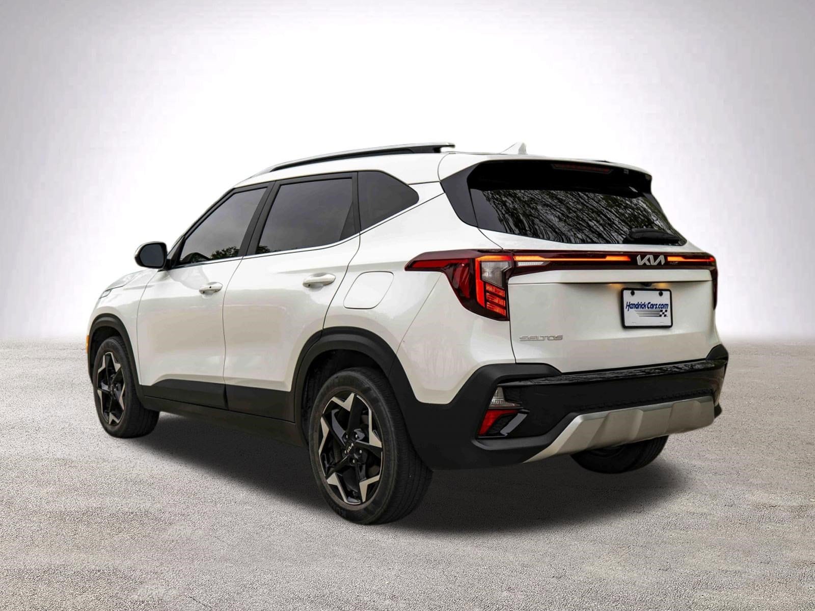 2024 Kia Seltos EX photo 5