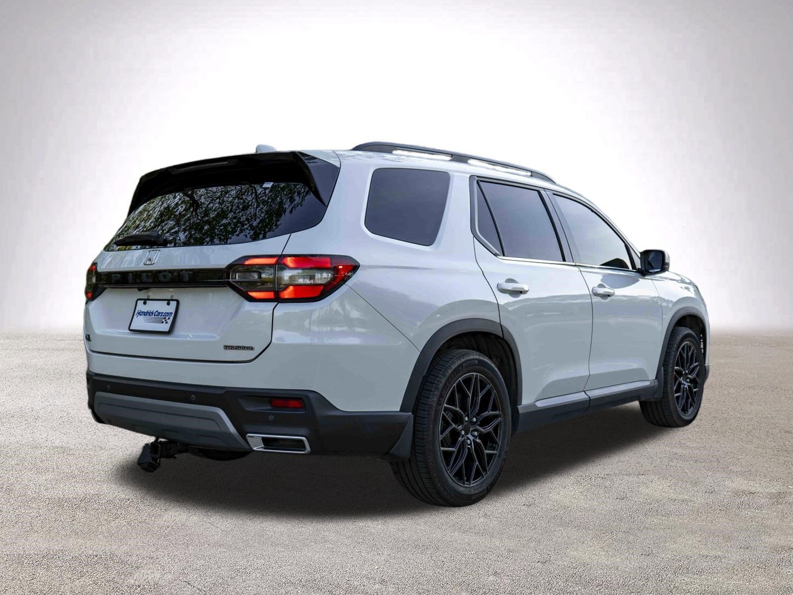 2023 Honda Pilot Touring photo 3