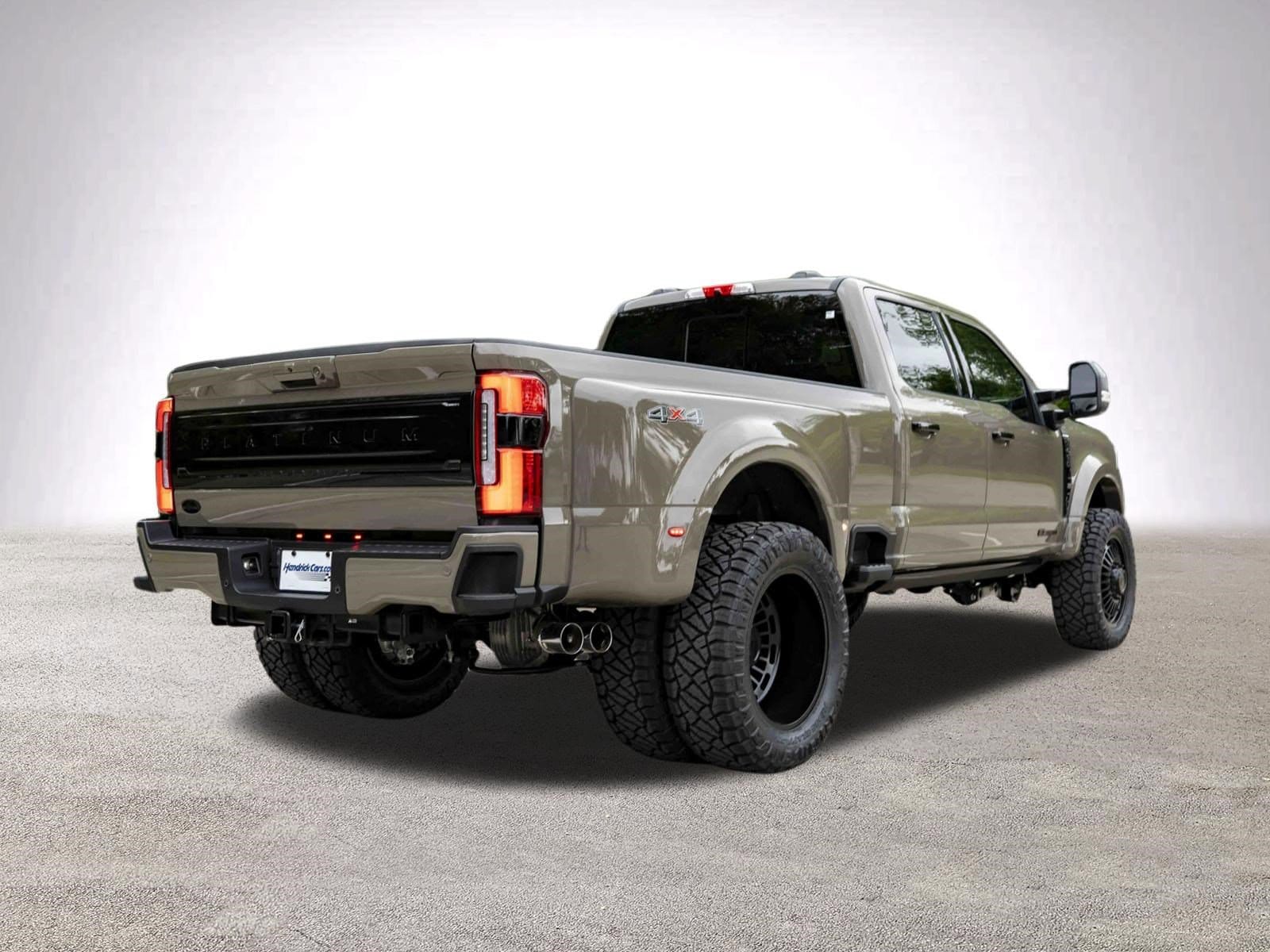 2026 Ford Super Duty F-450 DRW Platinum photo 3