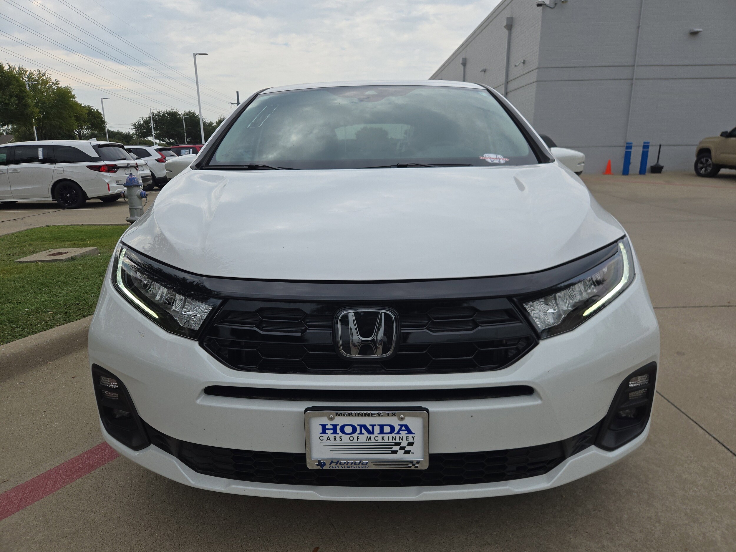 2026 Honda Odyssey Touring photo 3