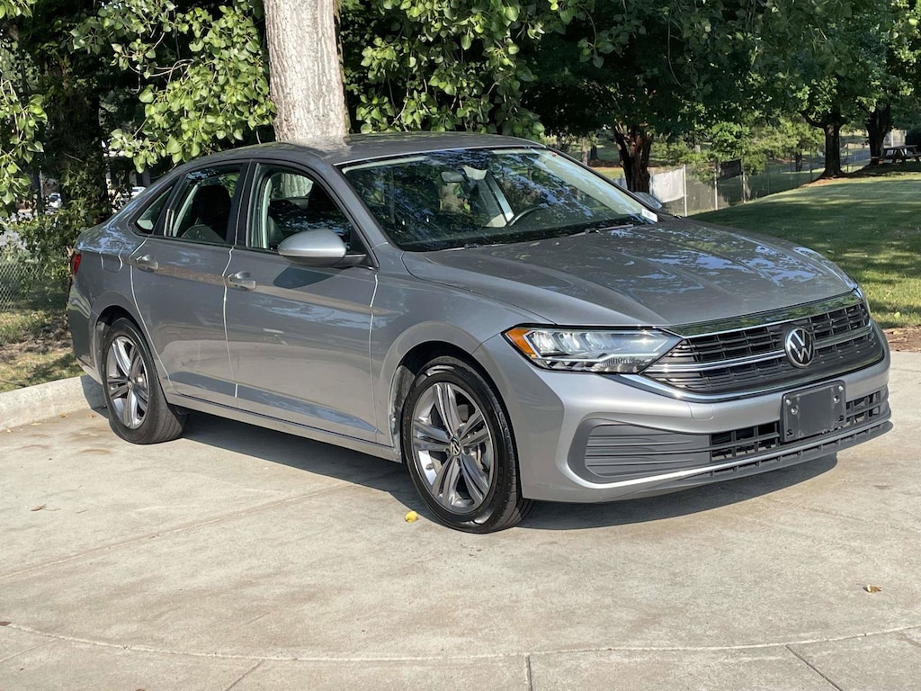 Used 2024 Volkswagen Jetta SE Sedan