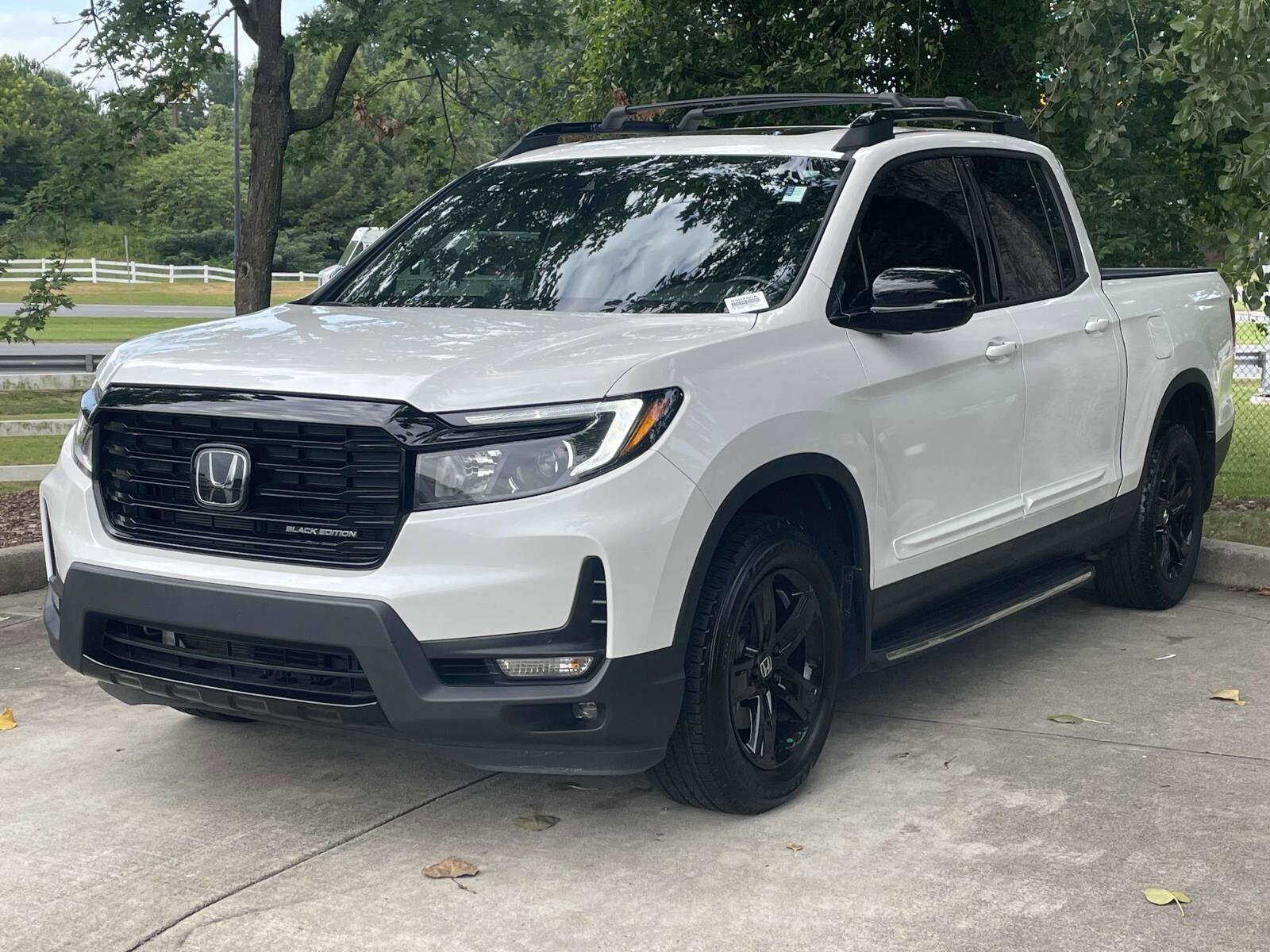 2023 Honda Ridgeline Black Edition photo 2