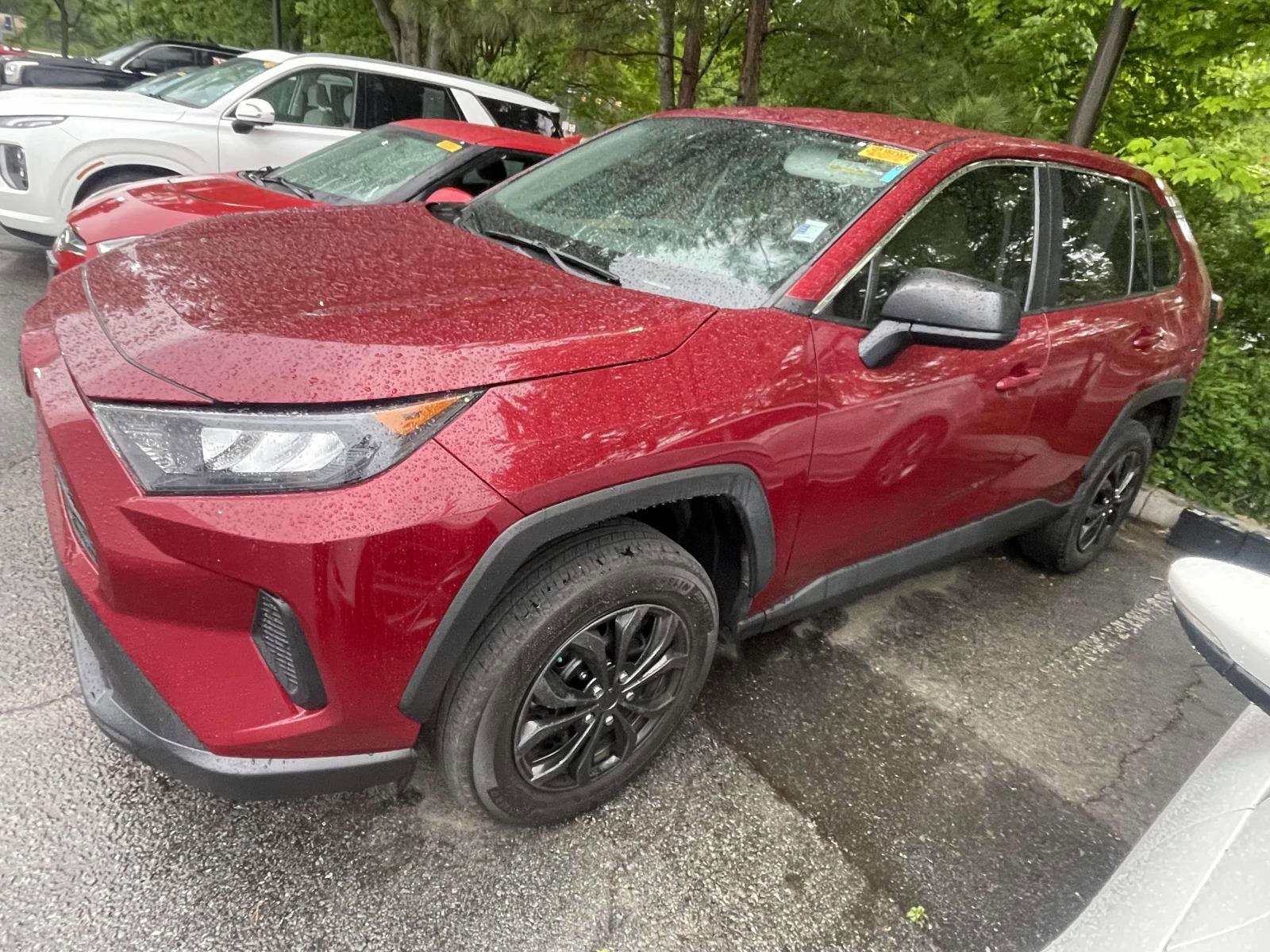 2022 Toyota RAV4 LE photo 5