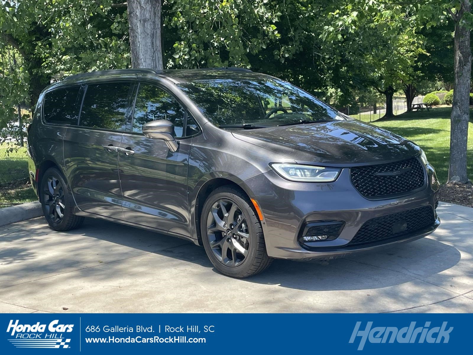 2021 Chrysler Pacifica Touring L's photo