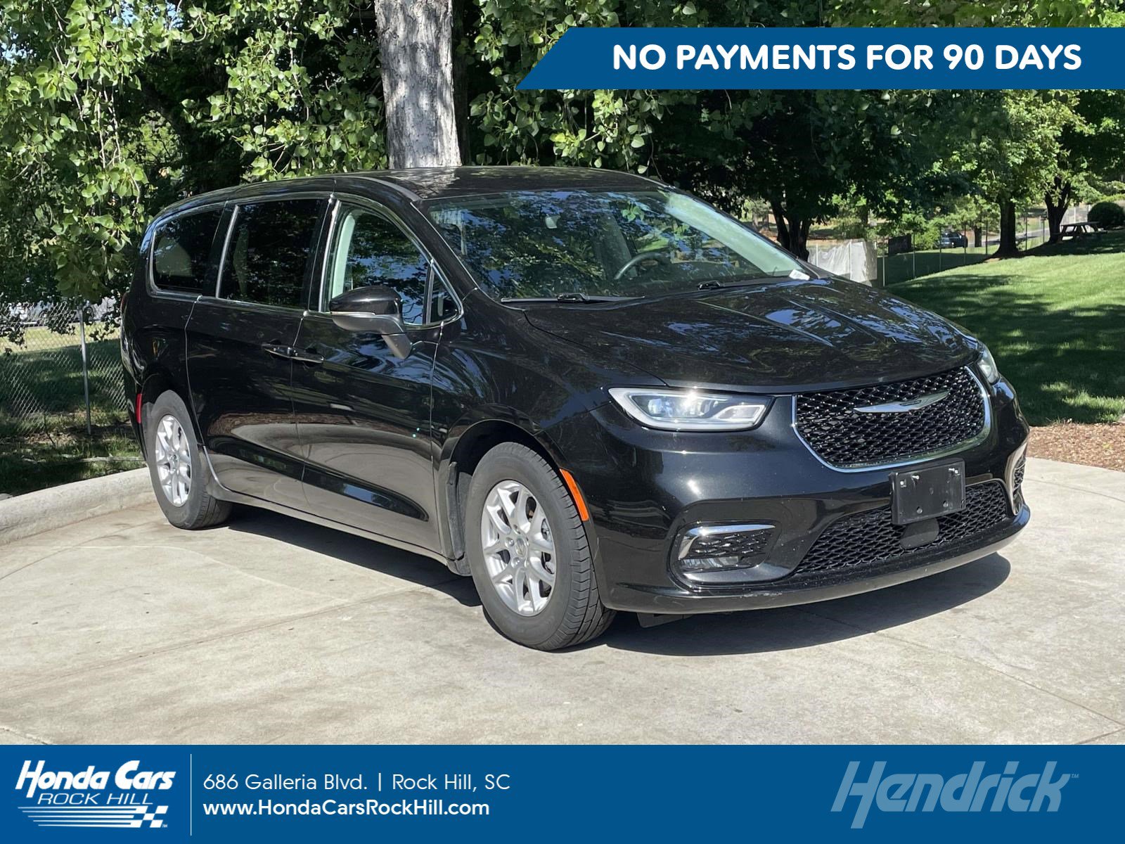 2023 Chrysler Pacifica Touring L's photo