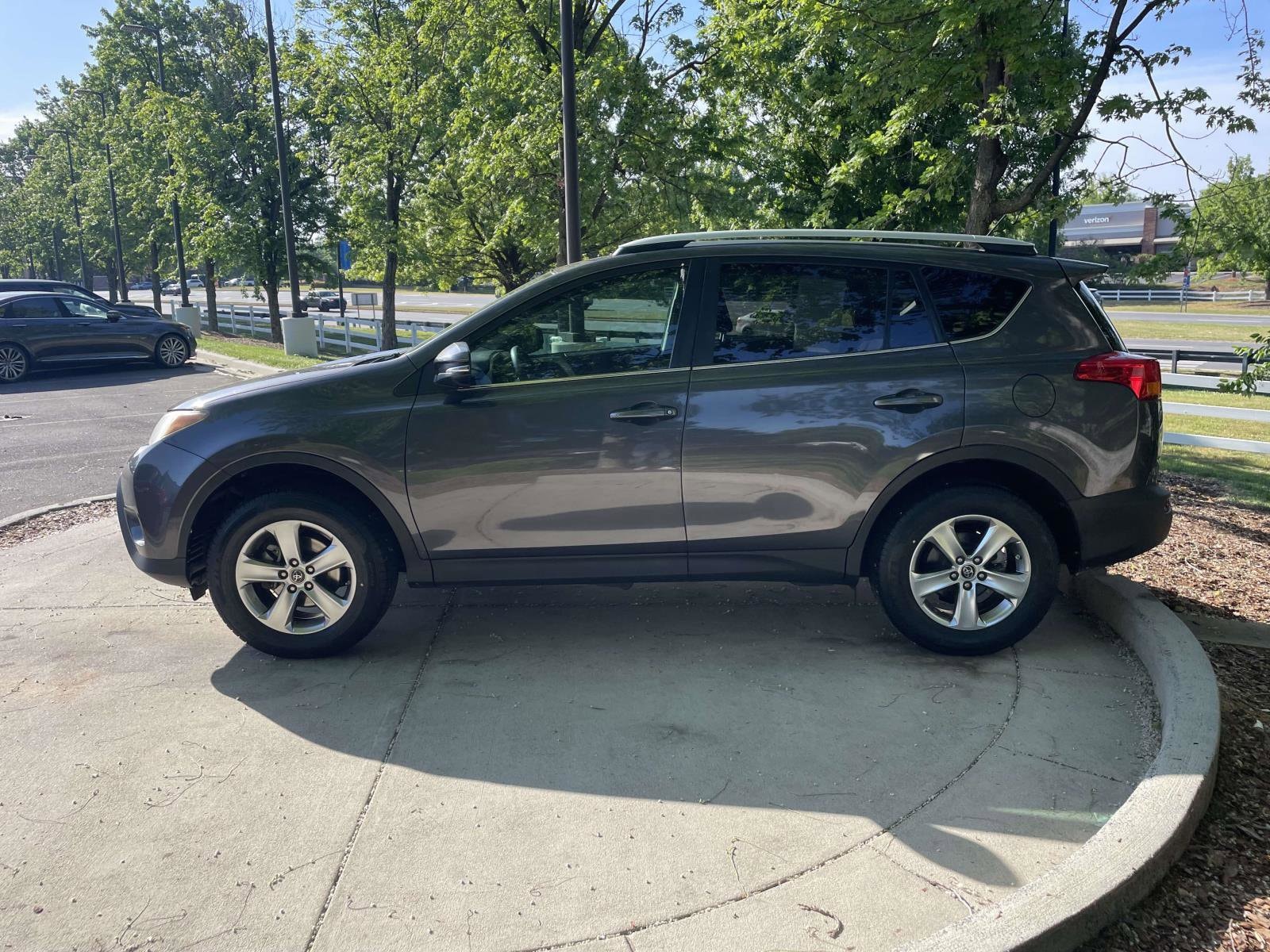 2015 Toyota RAV4 XLE photo 6