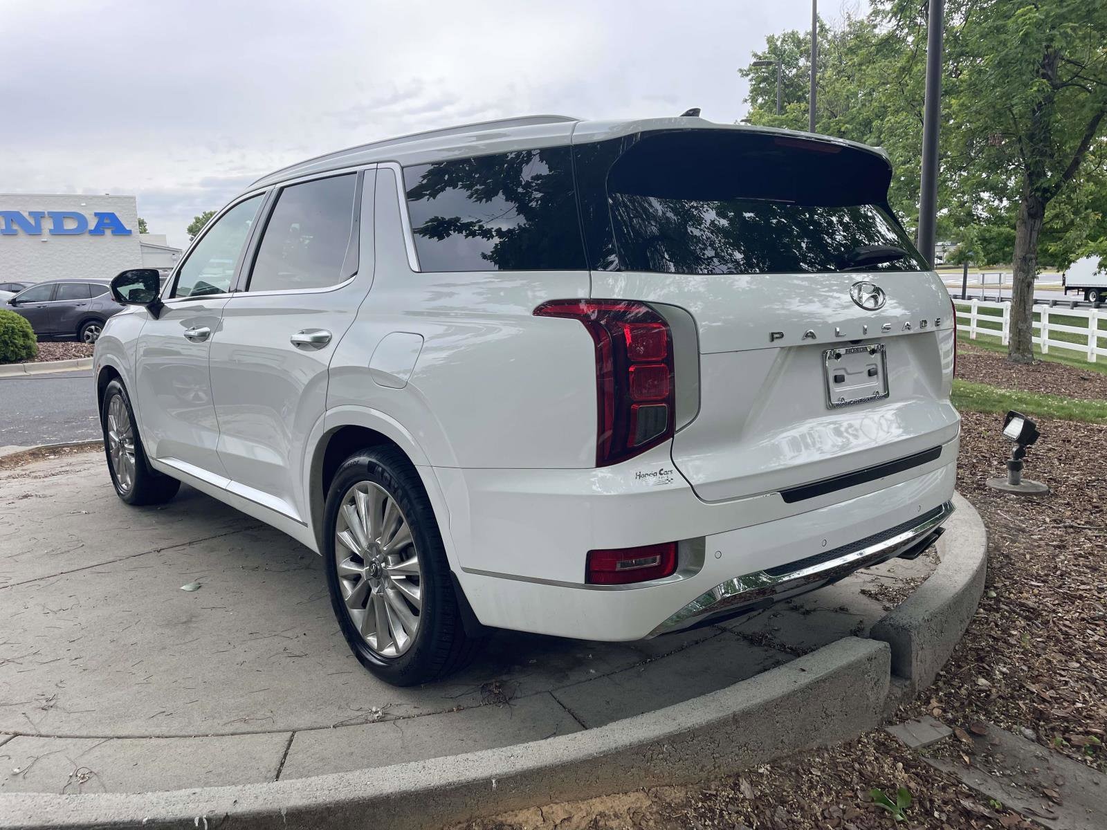 2020 Hyundai Palisade Limited photo 3