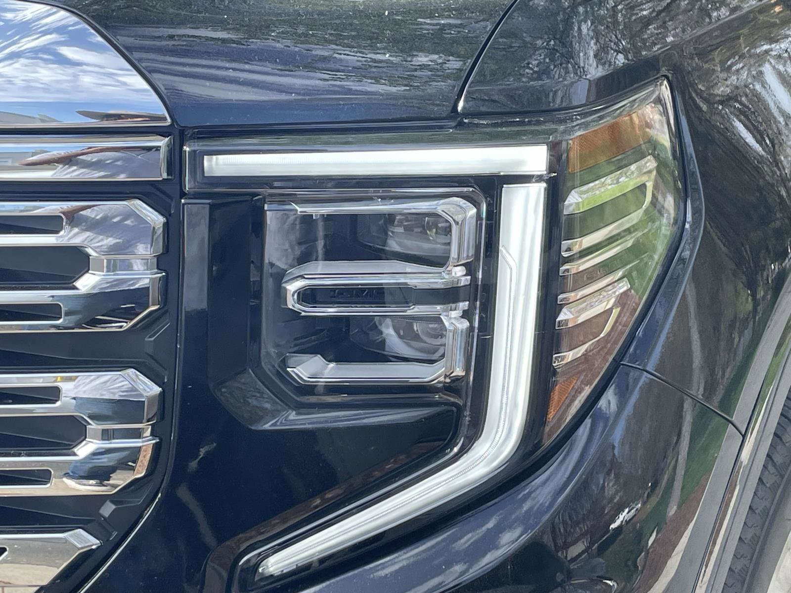 2025 GMC Sierra 1500 Denali photo 4