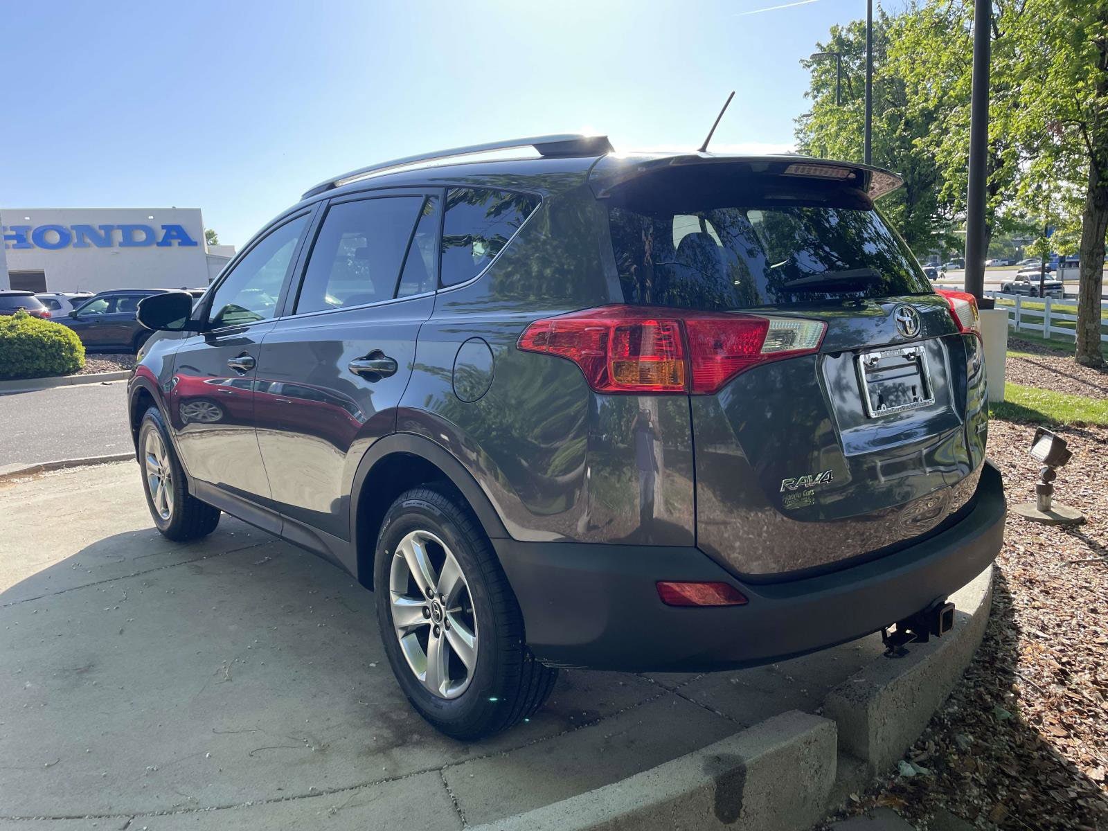 2015 Toyota RAV4 XLE photo 3