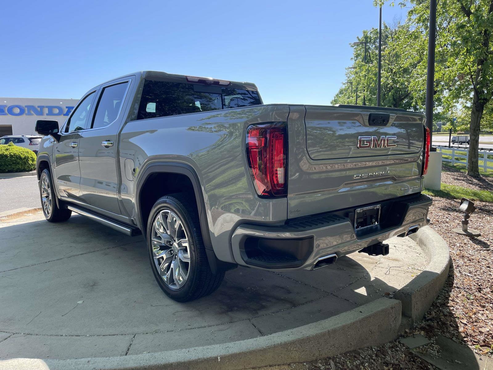 2025 GMC Sierra 1500 Denali photo 6