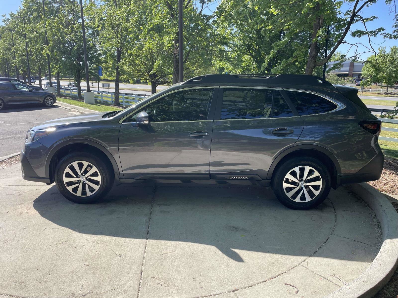 2020 Subaru Outback Premium photo 6