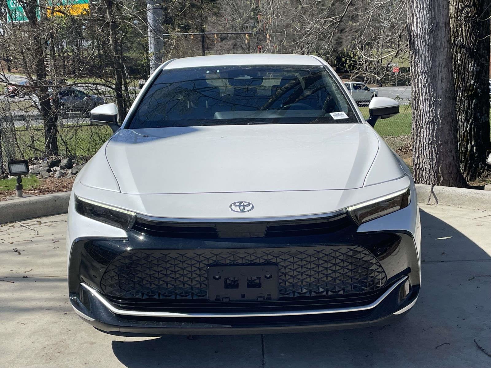 2024 Toyota Crown XLE photo 2