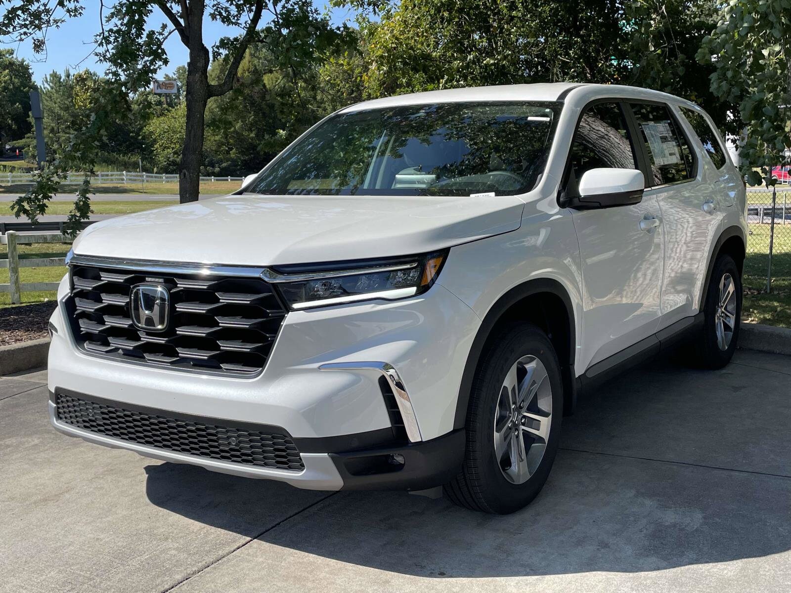 2025 Honda Pilot EX-L photo 2