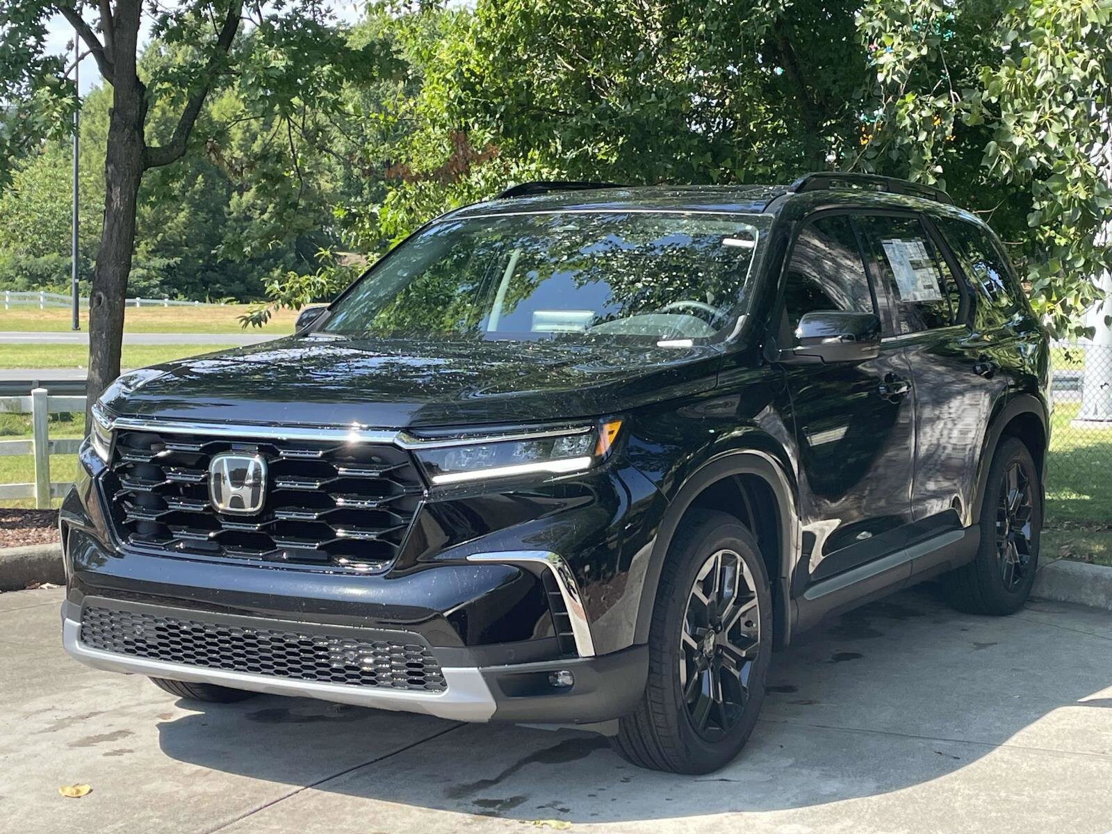 2025 Honda Pilot Touring photo 3