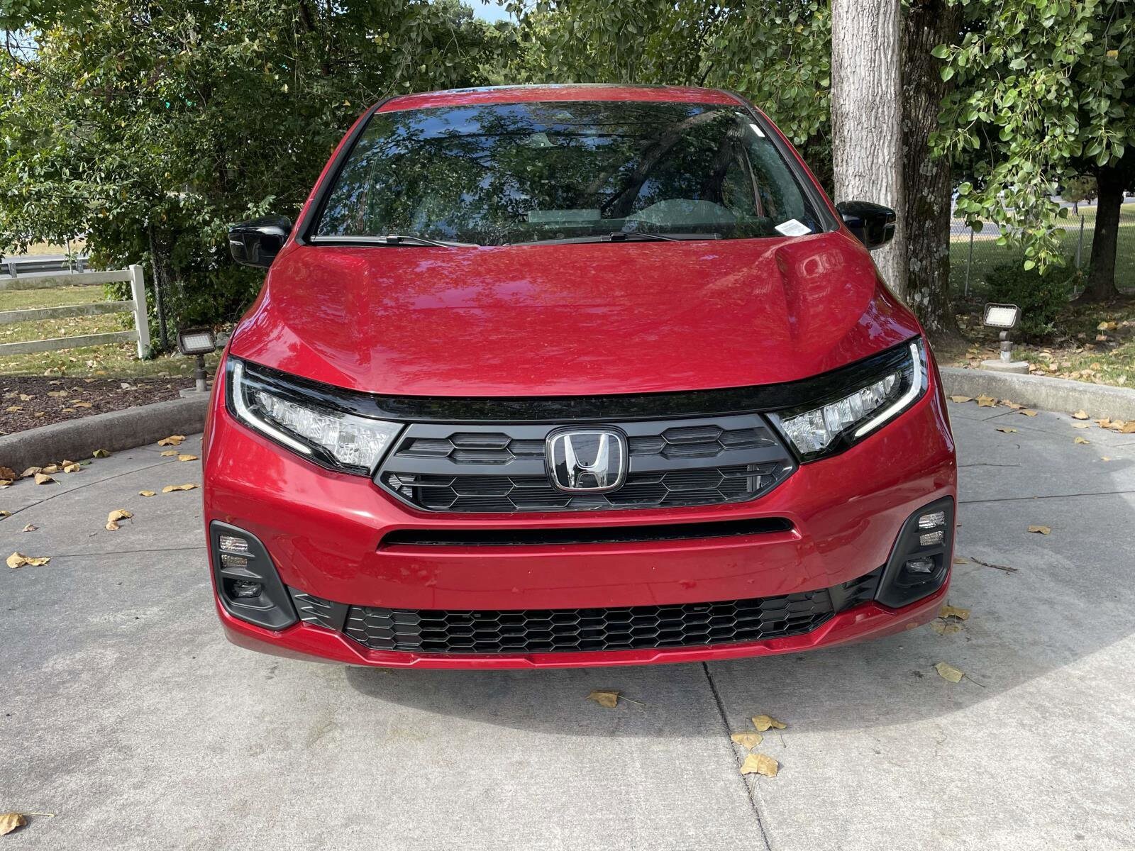 2026 Honda Odyssey photo 2