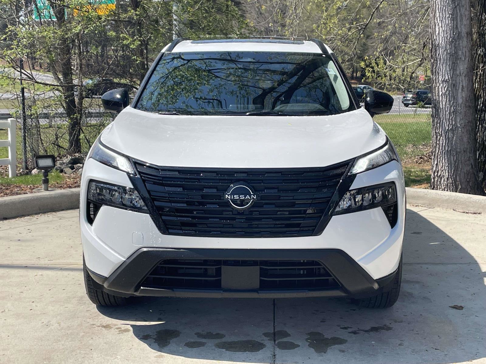 2026 Nissan Rogue Dark Armor photo 2