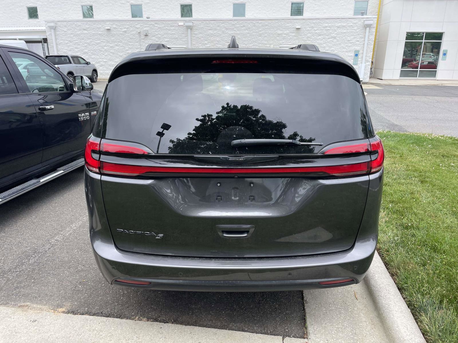 2021 Chrysler Pacifica Touring L photo 6