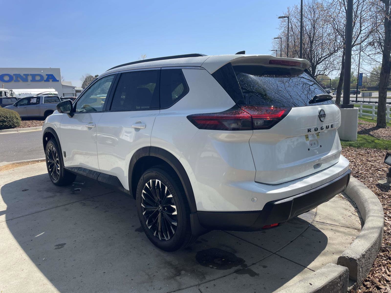 2026 Nissan Rogue Dark Armor photo 6