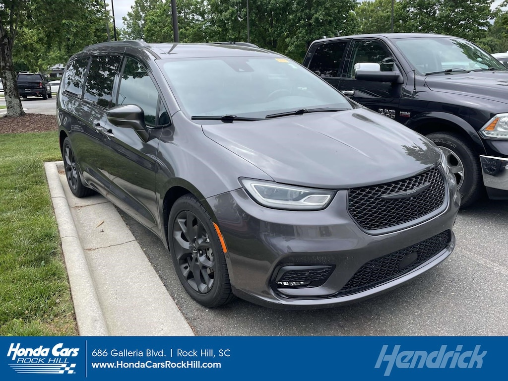 Used 2021 Chrysler Pacifica Touring L Minivan