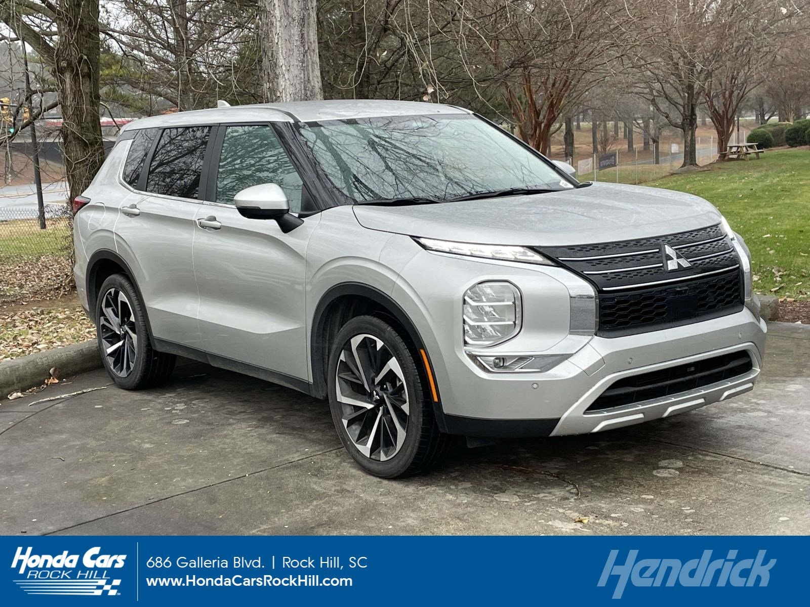 2024 Mitsubishi Outlander SE's photo