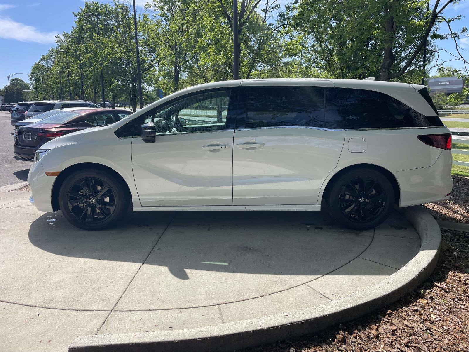 2024 Honda Odyssey Sport photo 6