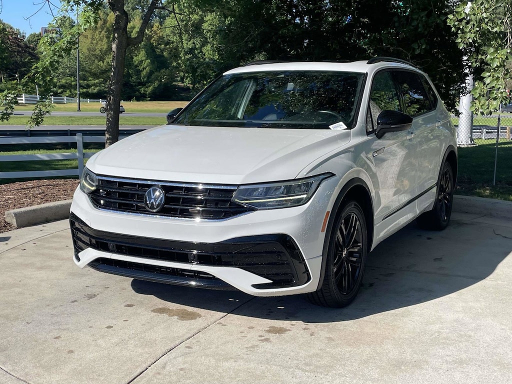 Used 2022 Volkswagen Tiguan SE R-Line Black SUV