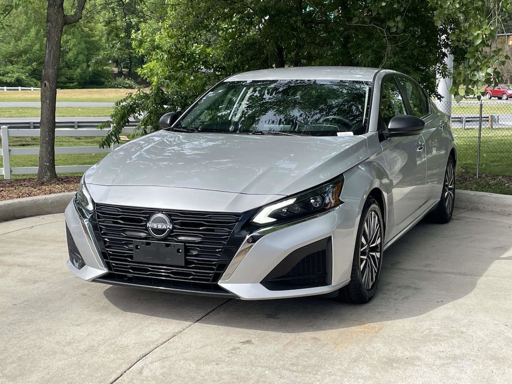 Used 2024 Nissan Altima 2.5 SV Sedan