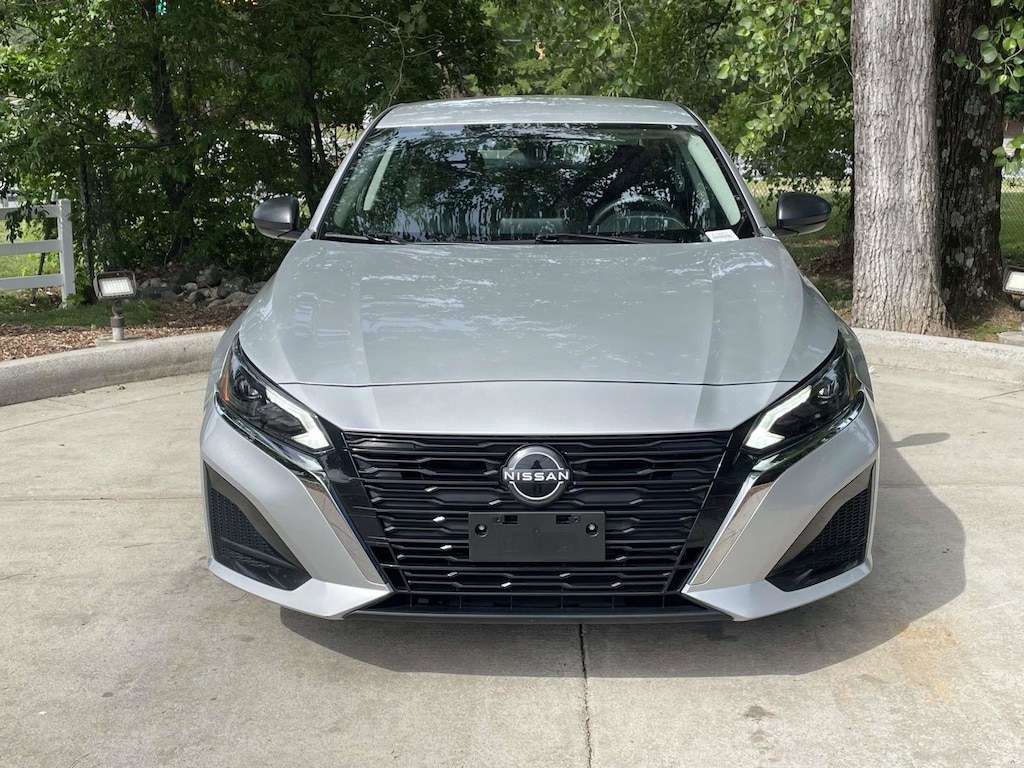Used 2024 Nissan Altima 2.5 SV Sedan
