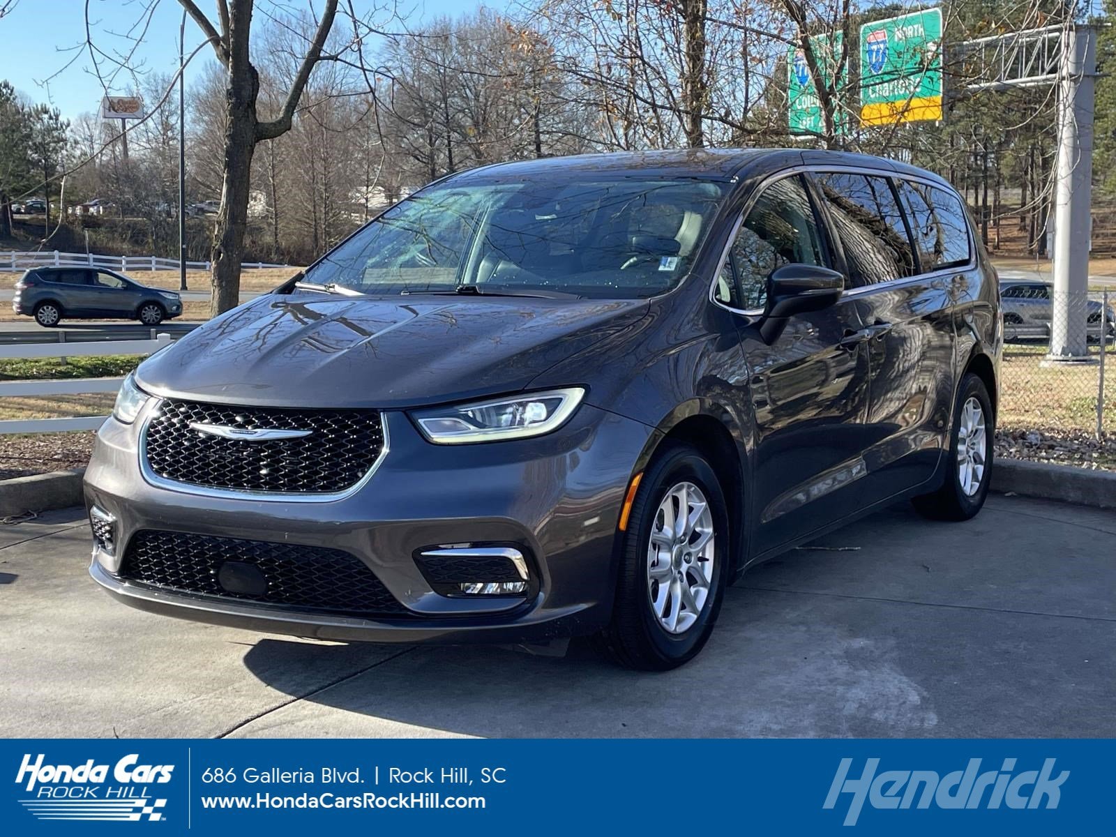 2023 Chrysler Pacifica Touring L's photo