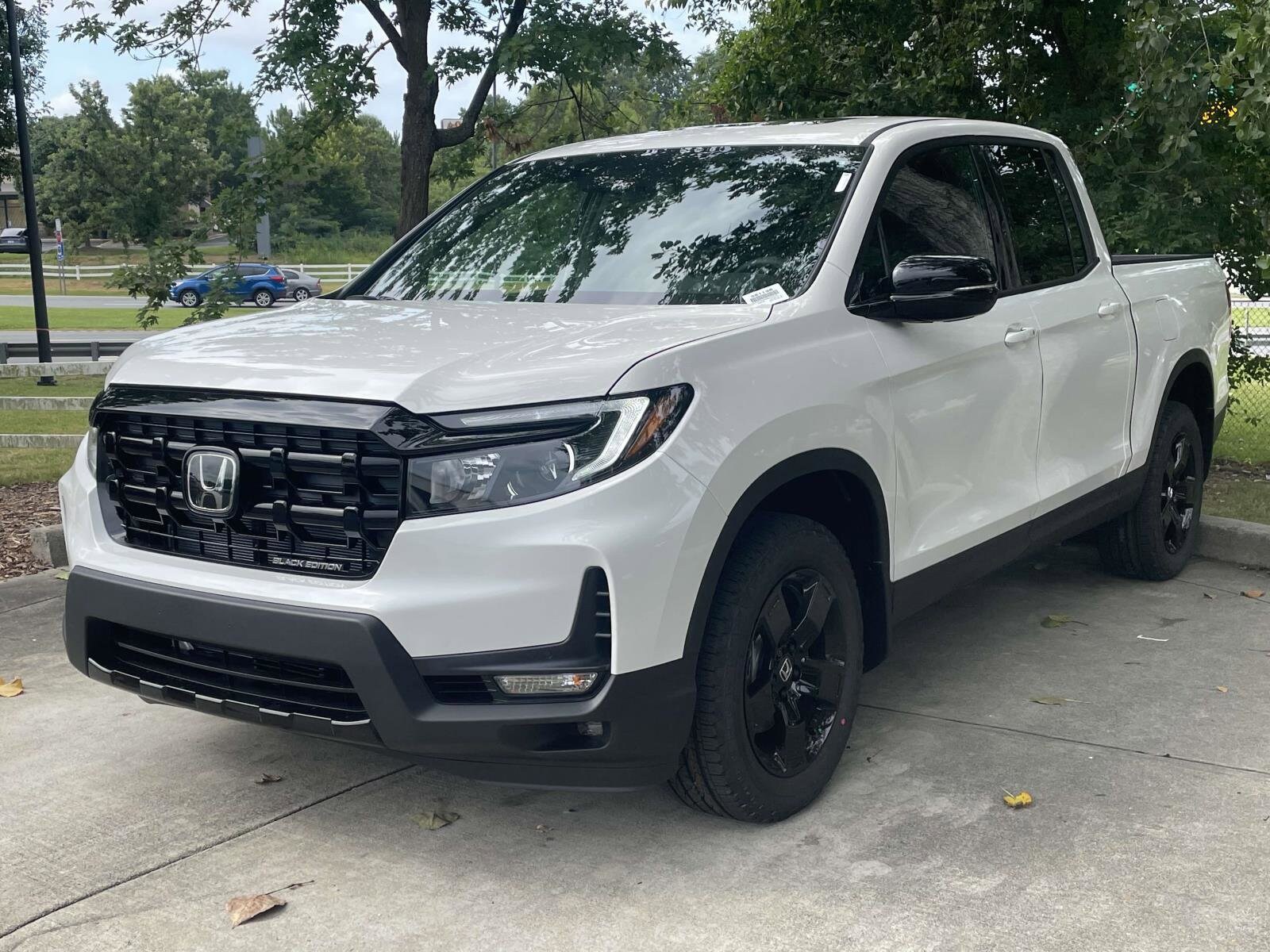 2025 Honda Ridgeline Black Edition photo 3