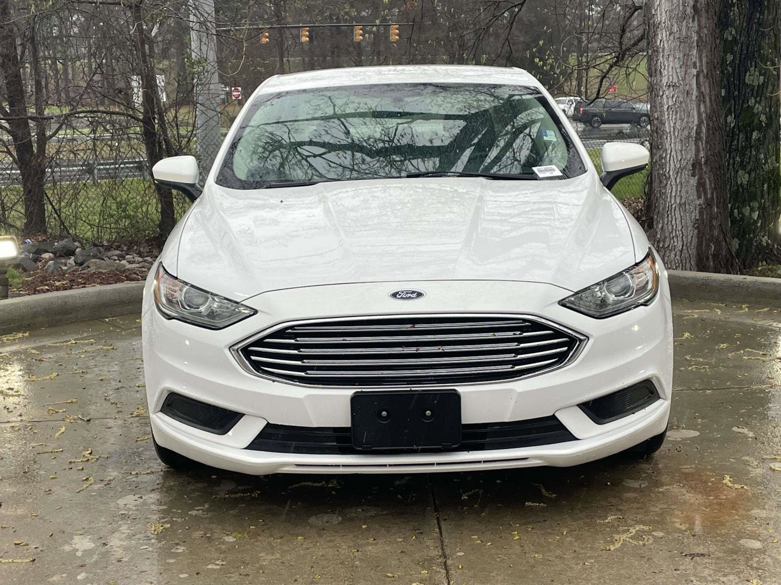 2017 Ford Fusion SE photo 2