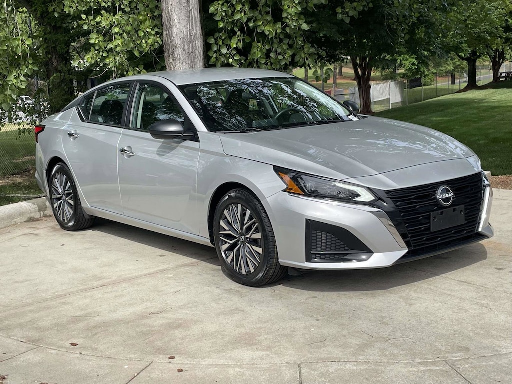 Used 2024 Nissan Altima 2.5 SV Sedan