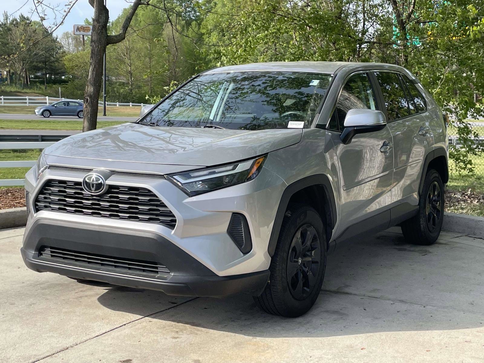 2023 Toyota RAV4 LE photo 4