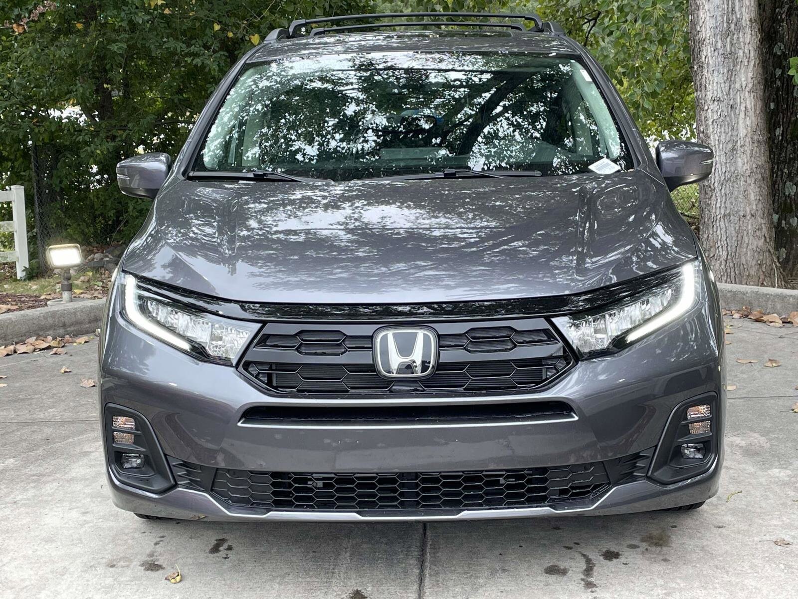 2026 Honda Odyssey Touring photo 2