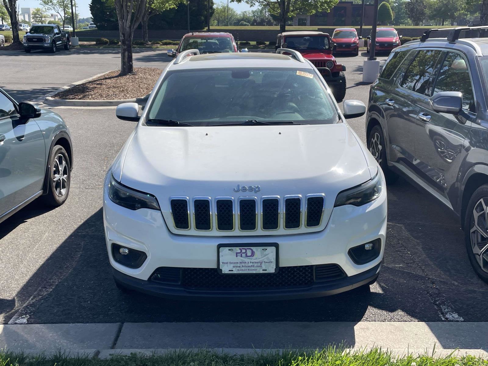 2019 Jeep Cherokee Latitude Plus photo 2