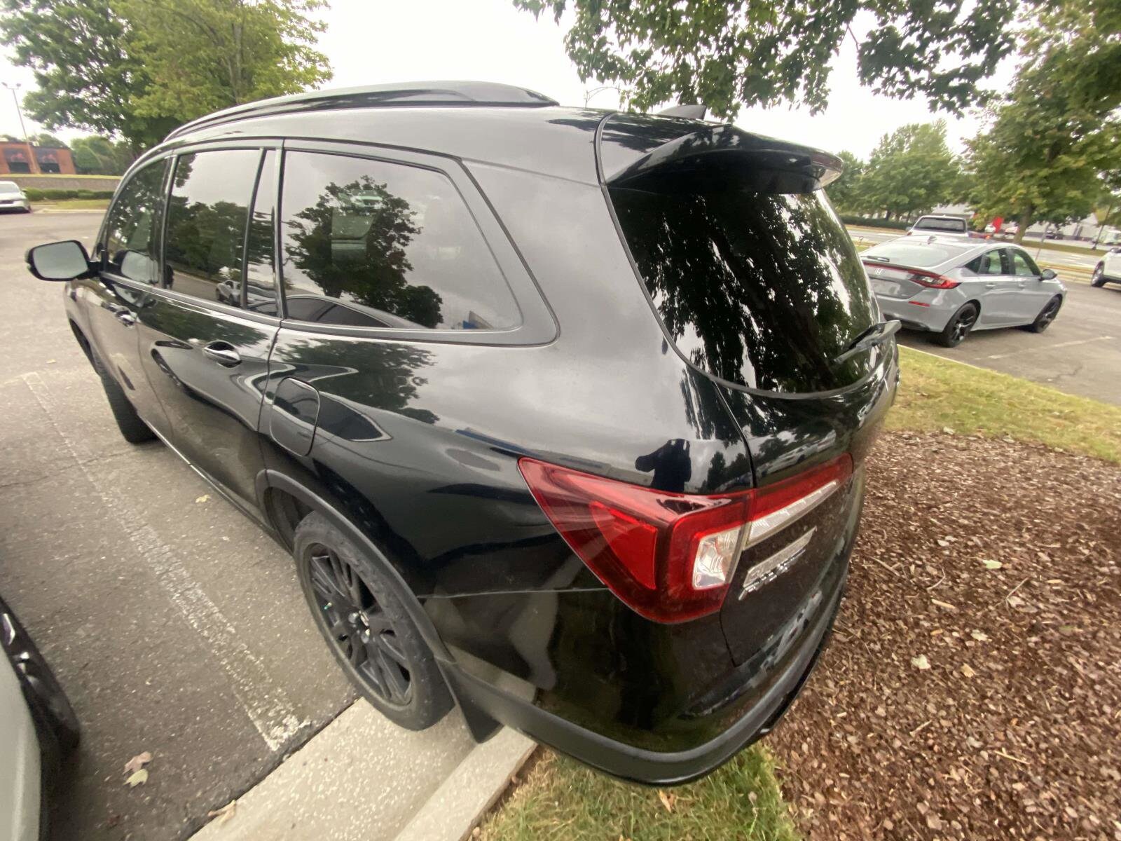 2020 Honda Pilot Black Edition photo 3