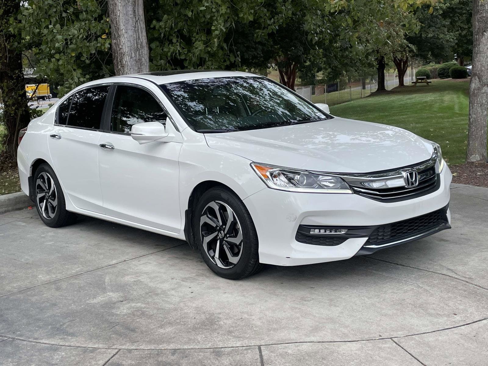 2016 Honda Accord EX-L photo 2