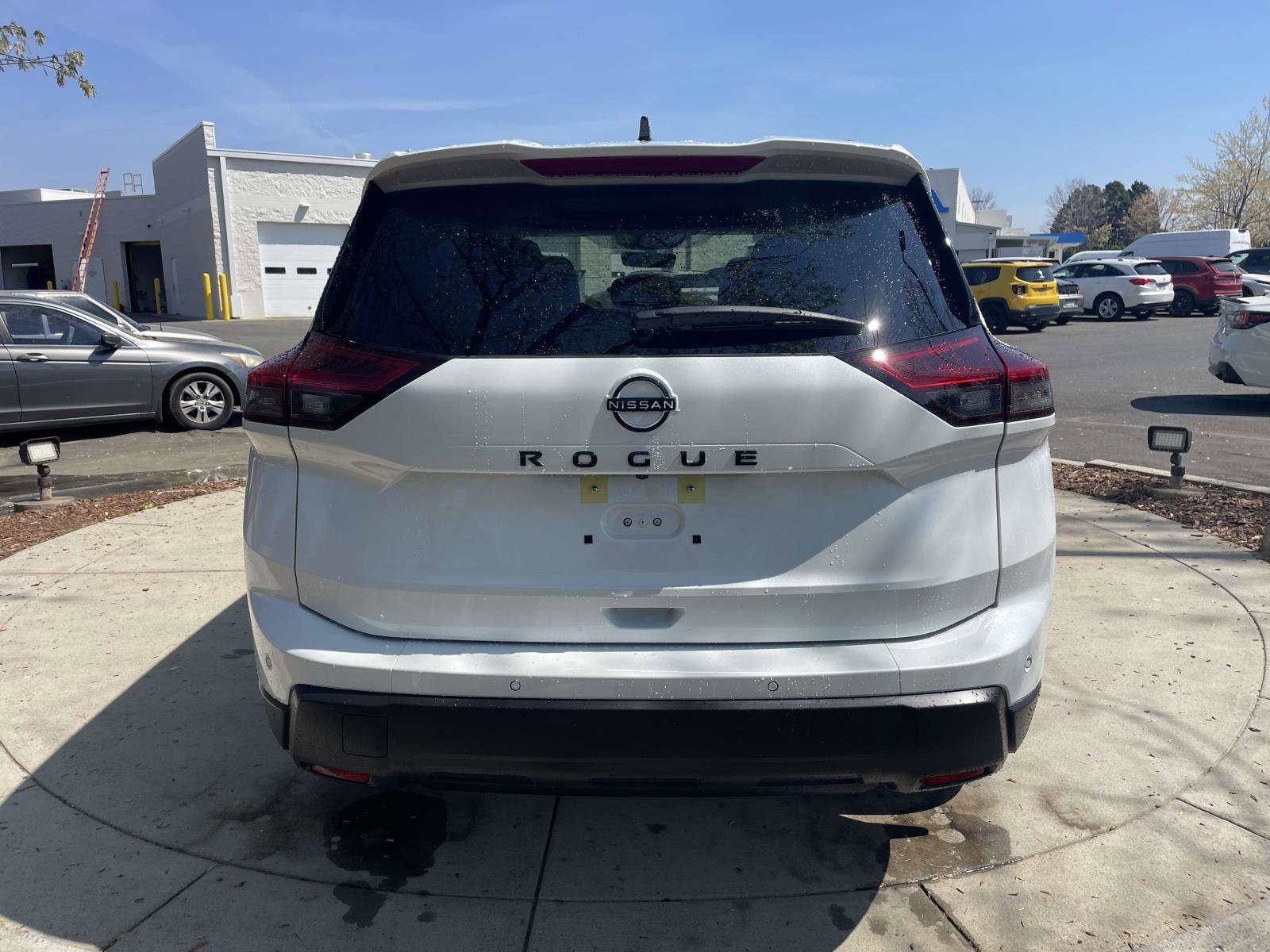 2026 Nissan Rogue Dark Armor photo 3