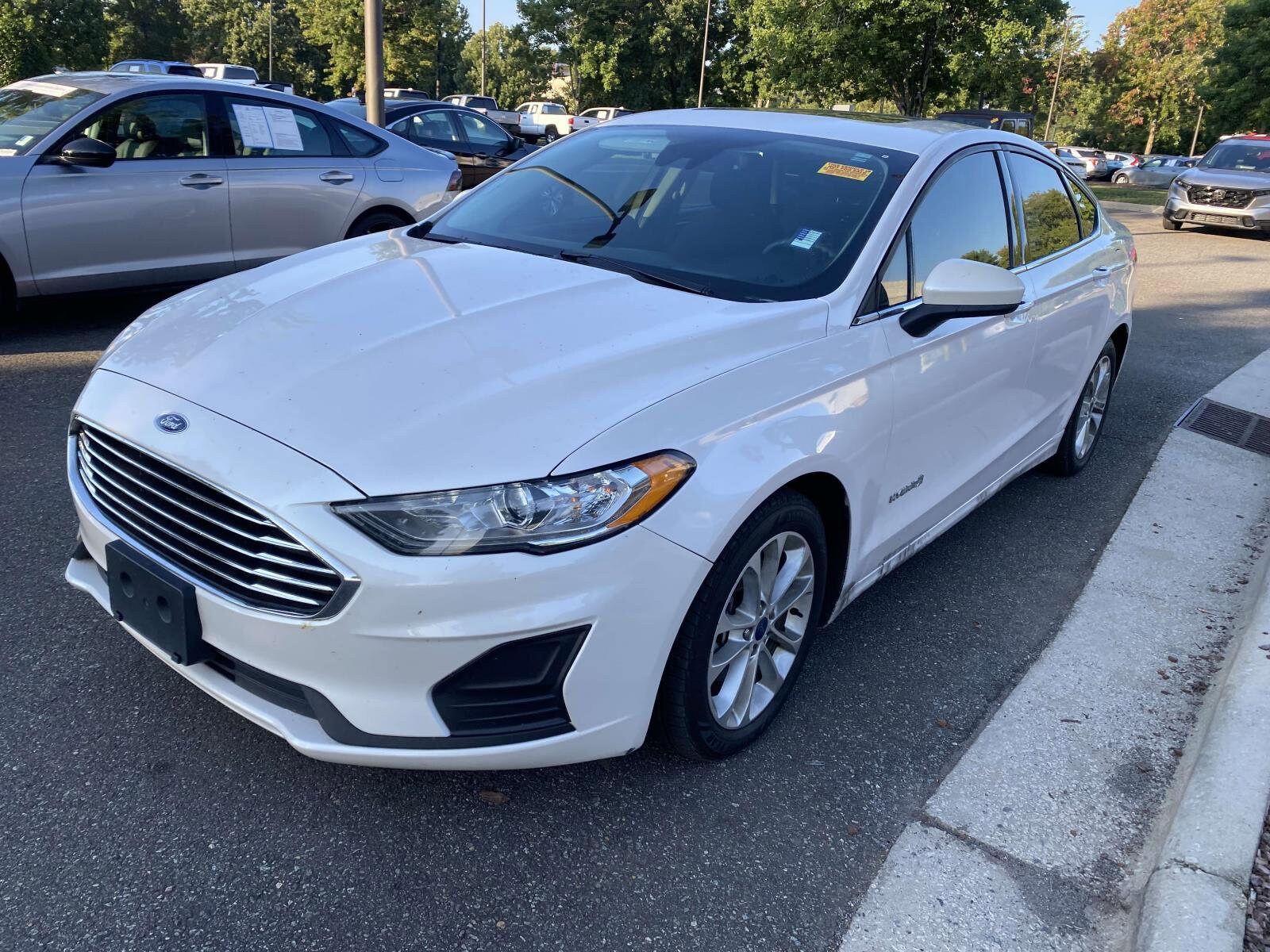 2019 Ford Fusion Hybrid SE photo 3