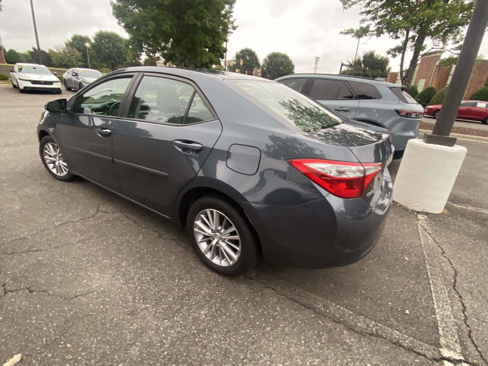 2015 Toyota Corolla LE photo 2