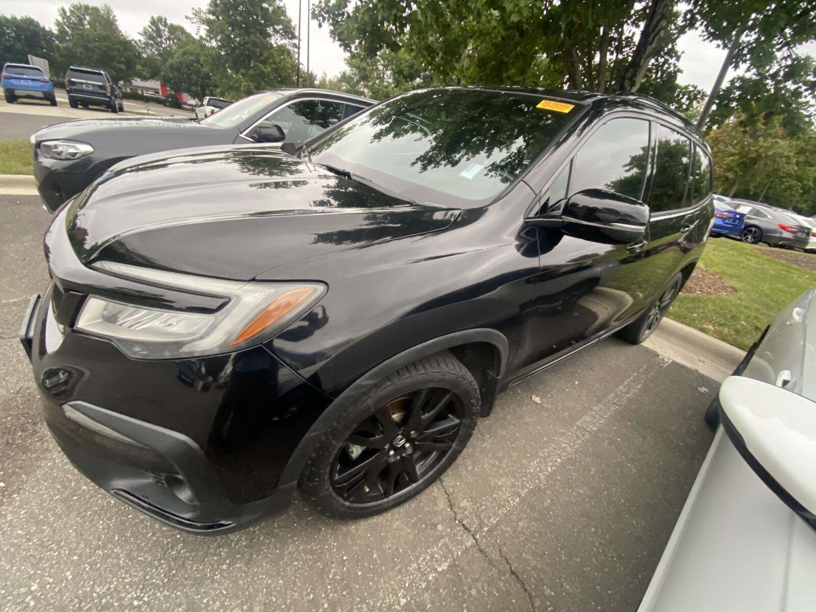 2020 Honda Pilot Black Edition photo 2