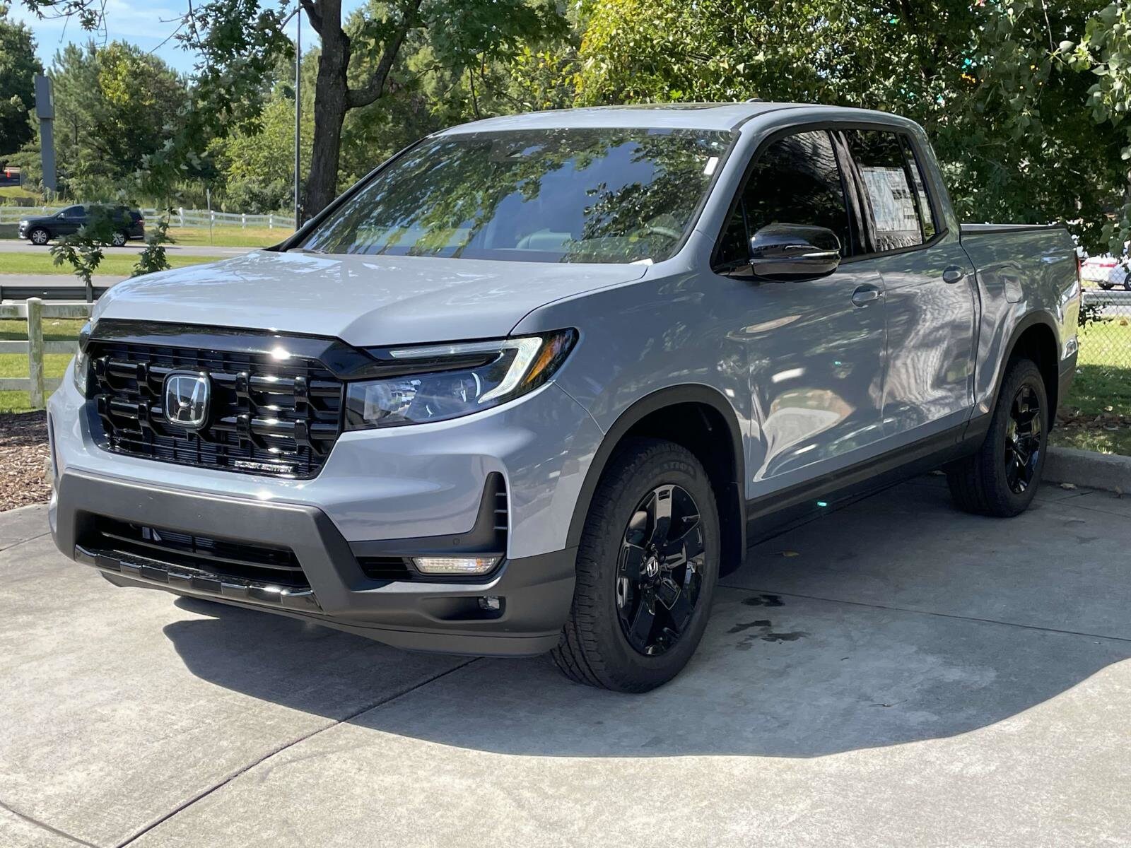 2025 Honda Ridgeline Black Edition photo 2