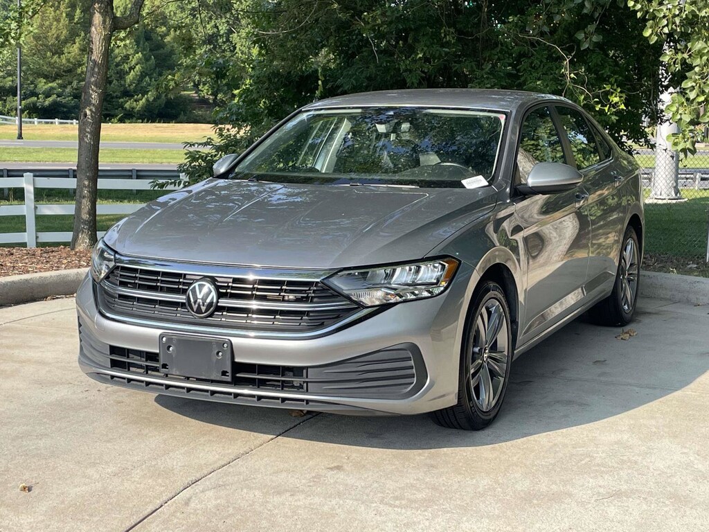 Used 2024 Volkswagen Jetta SE Sedan