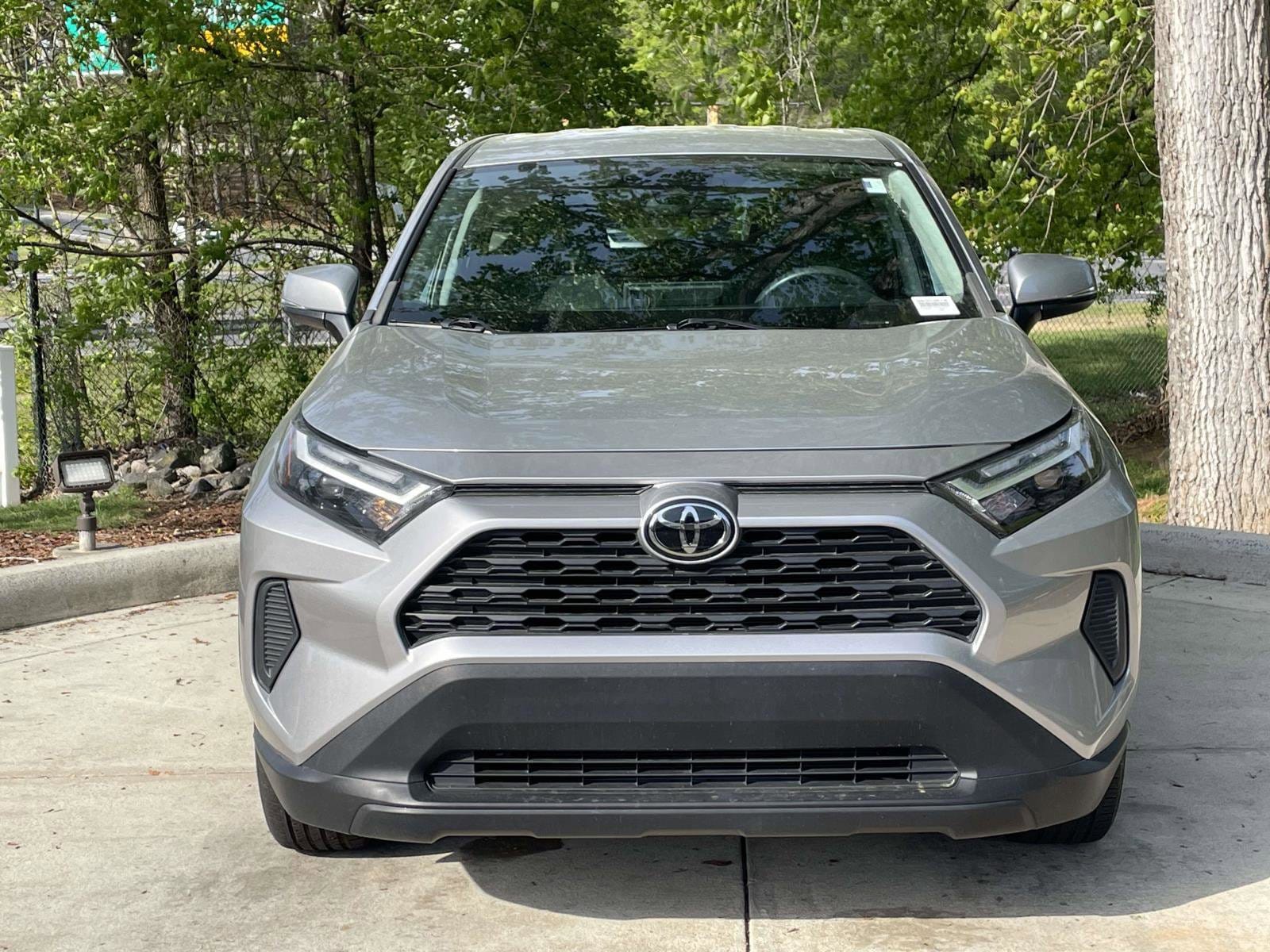 2023 Toyota RAV4 LE photo 2