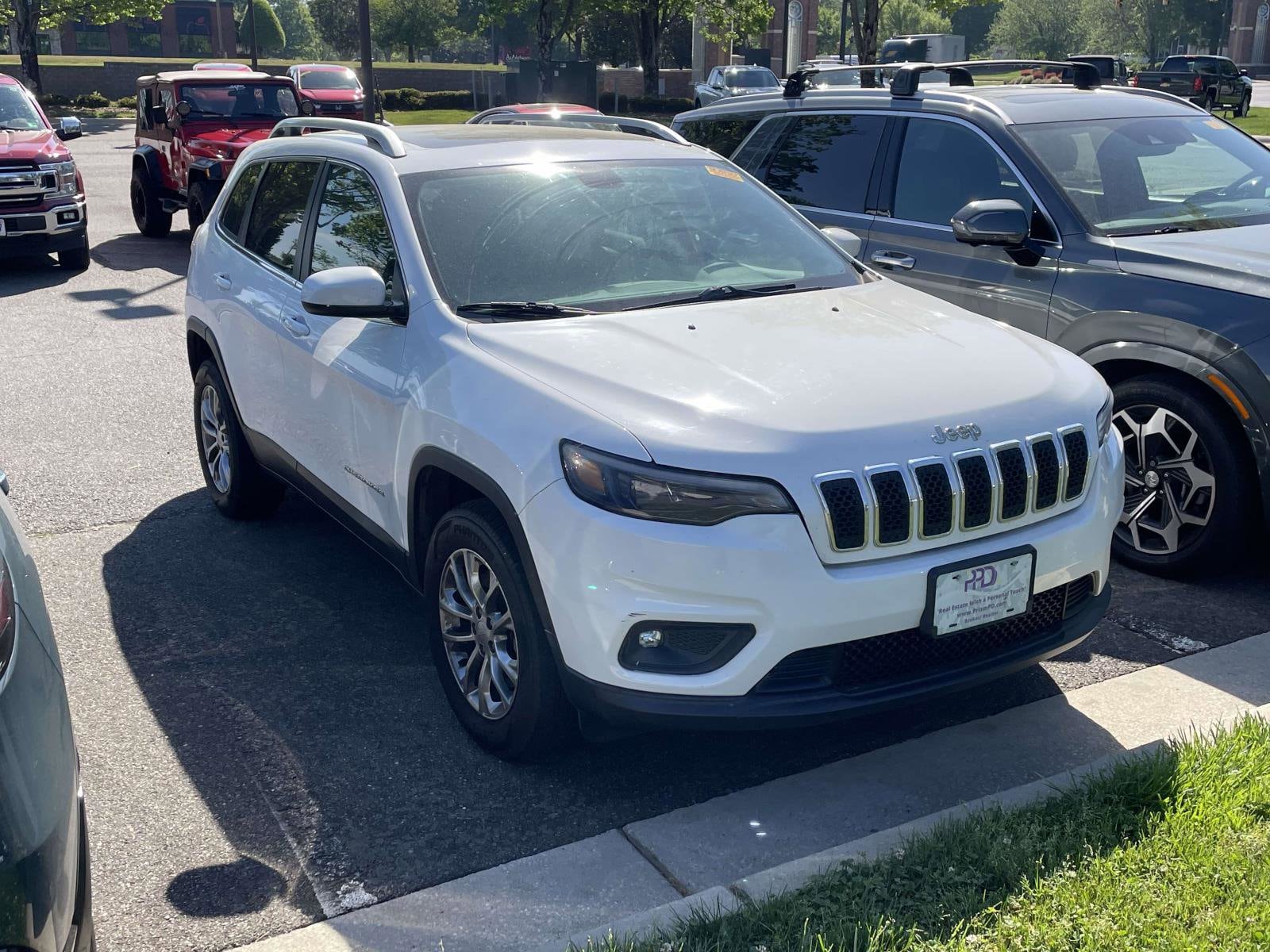 2019 Jeep Cherokee Latitude Plus photo 3