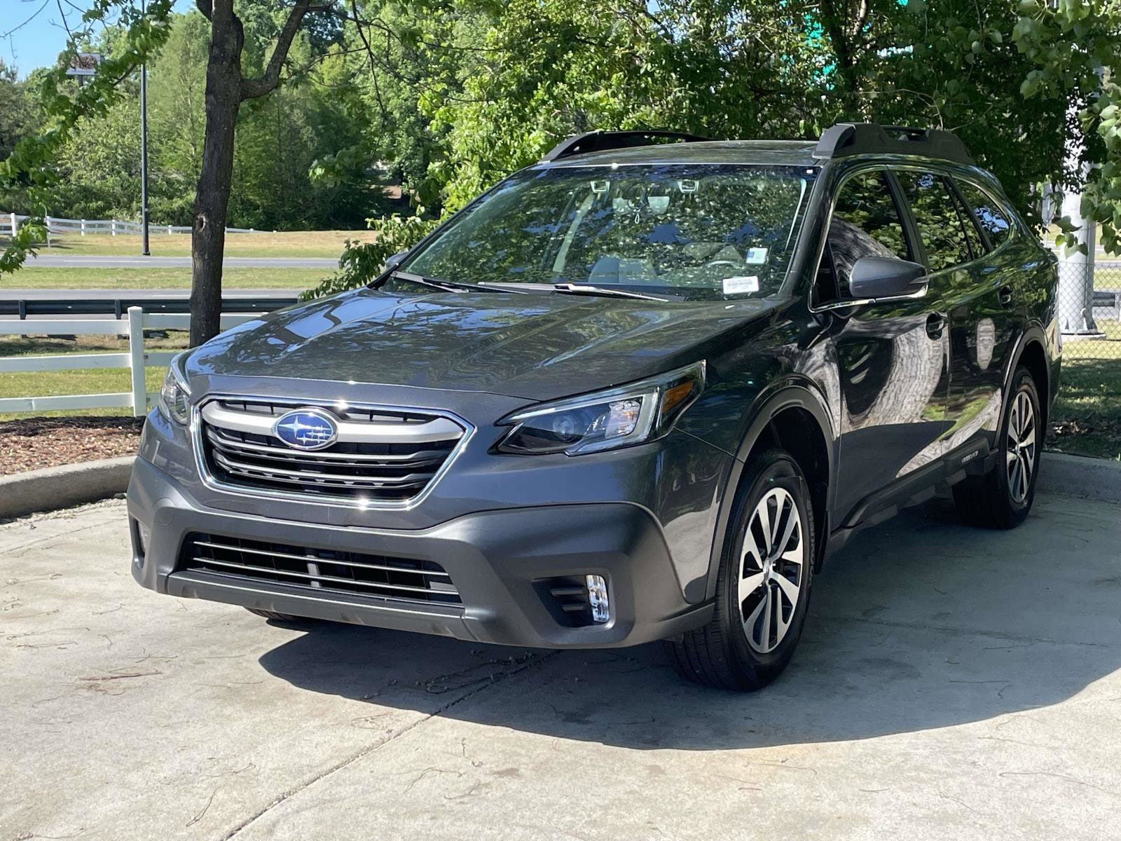 2020 Subaru Outback Premium photo 4