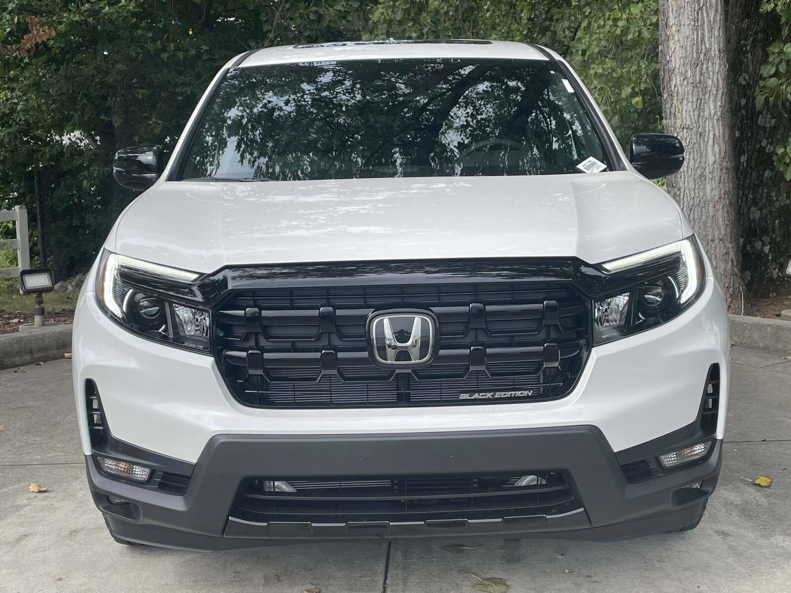 2025 Honda Ridgeline Black Edition photo 2